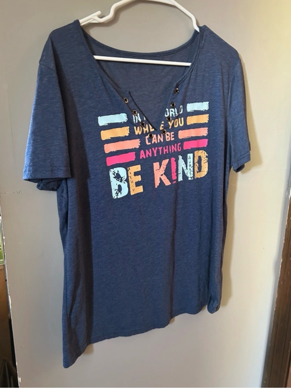 In A World Where You Can Be Anything Be Kind Women’s Graphic Shirt XL